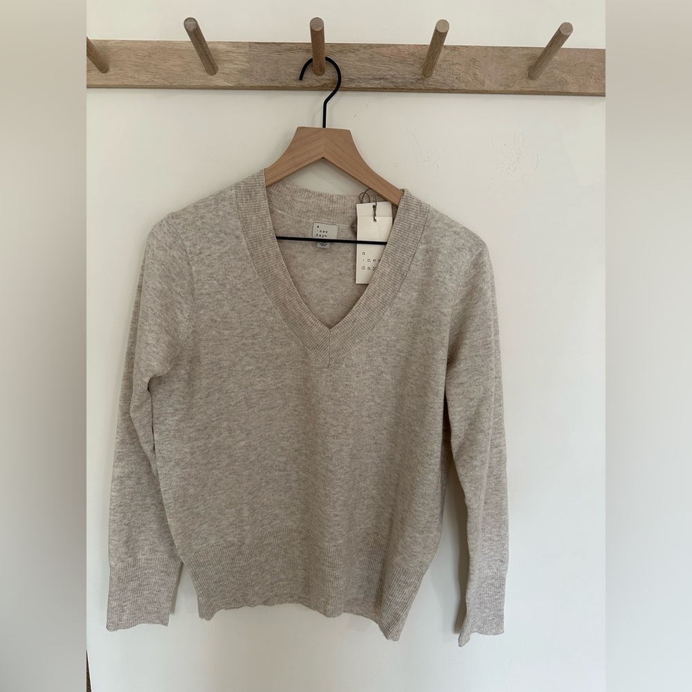 NWT a new day fine gauge v neck sweater